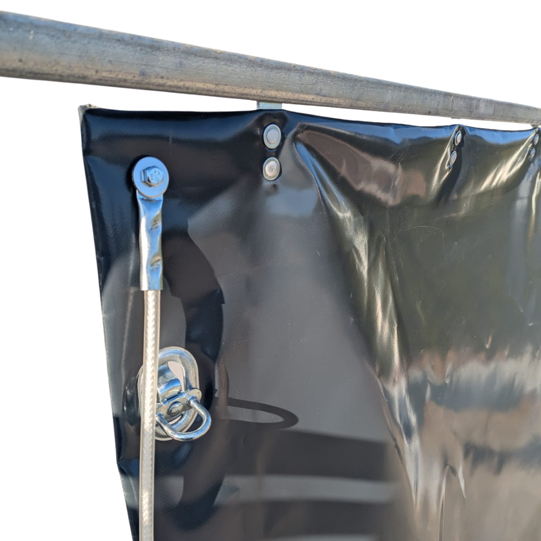 Całoroczna kotara z plandeki PVC – osłona przestrzeni