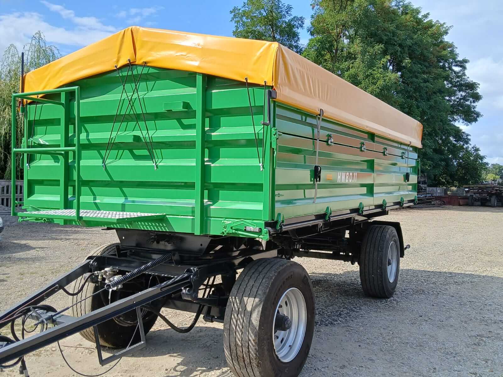 Plandeka na przyczepę rolniczą – detale wykonania PVC