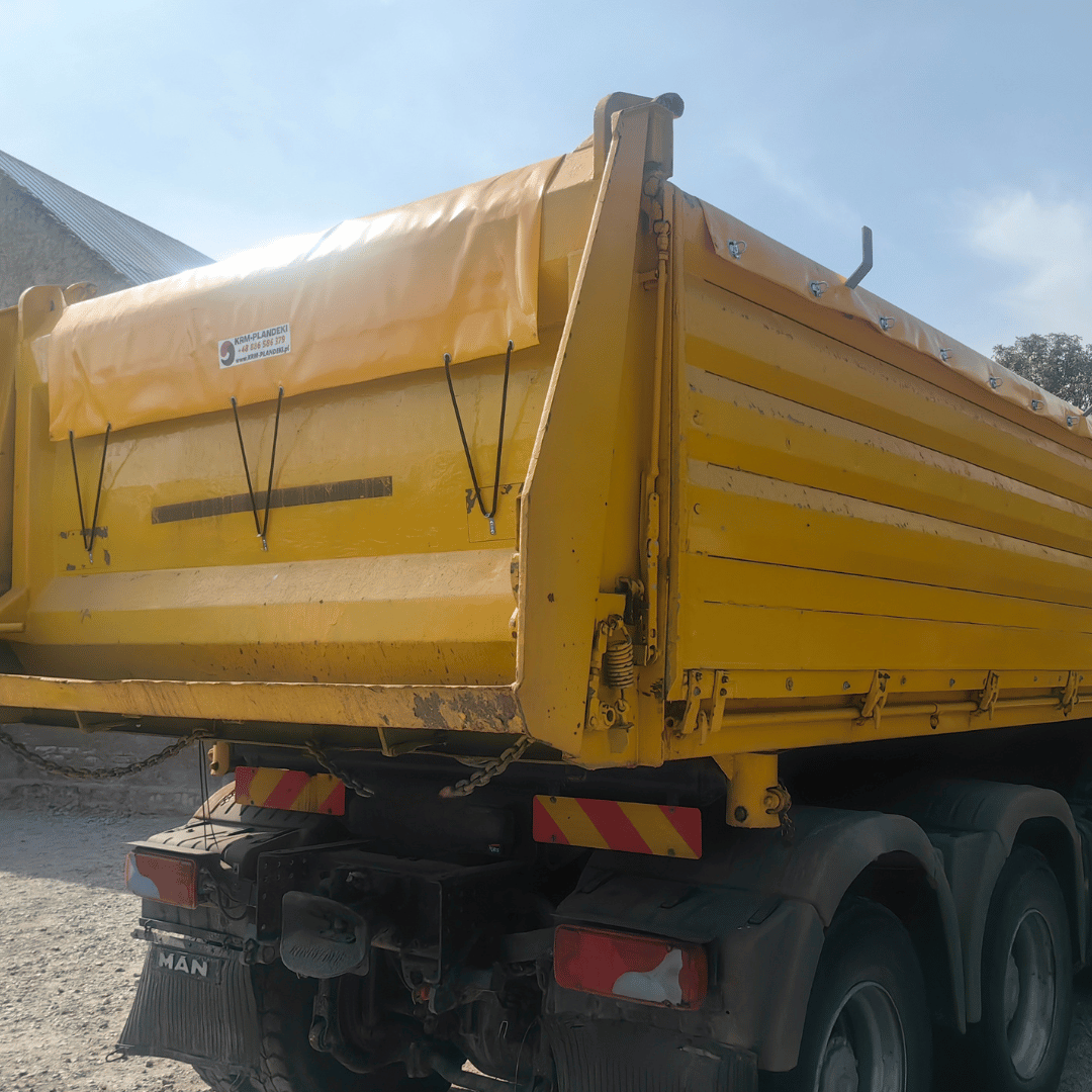 Plandeka na wywrotkę rolniczą – plandeka PVC dopasowana do skrzyni