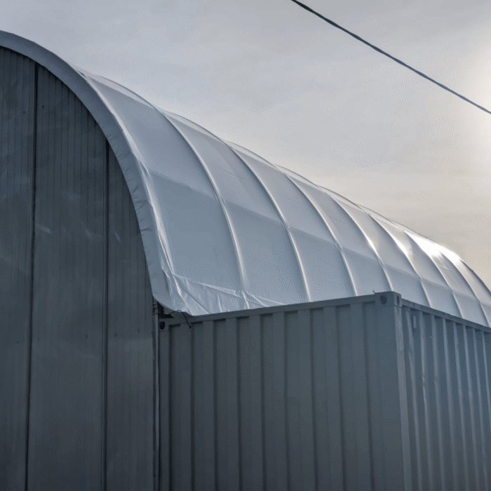 Całoroczna plandeka PVC na halę łukową – ochrona zimowa